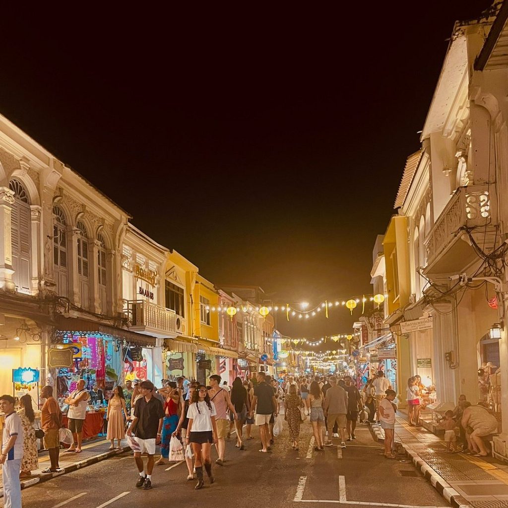 Phuket Old Town Night Tour & Thai Dinner Experience