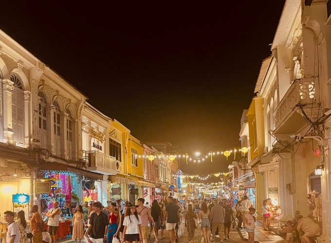 Phuket Old Town Night Tour & Thai Dinner Experience
