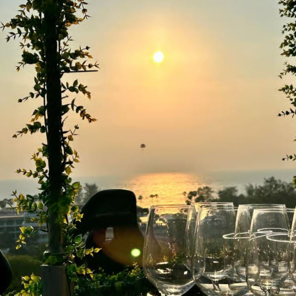 Dinner in the Sky Phuket – A Unique Sky-High Dining Experience