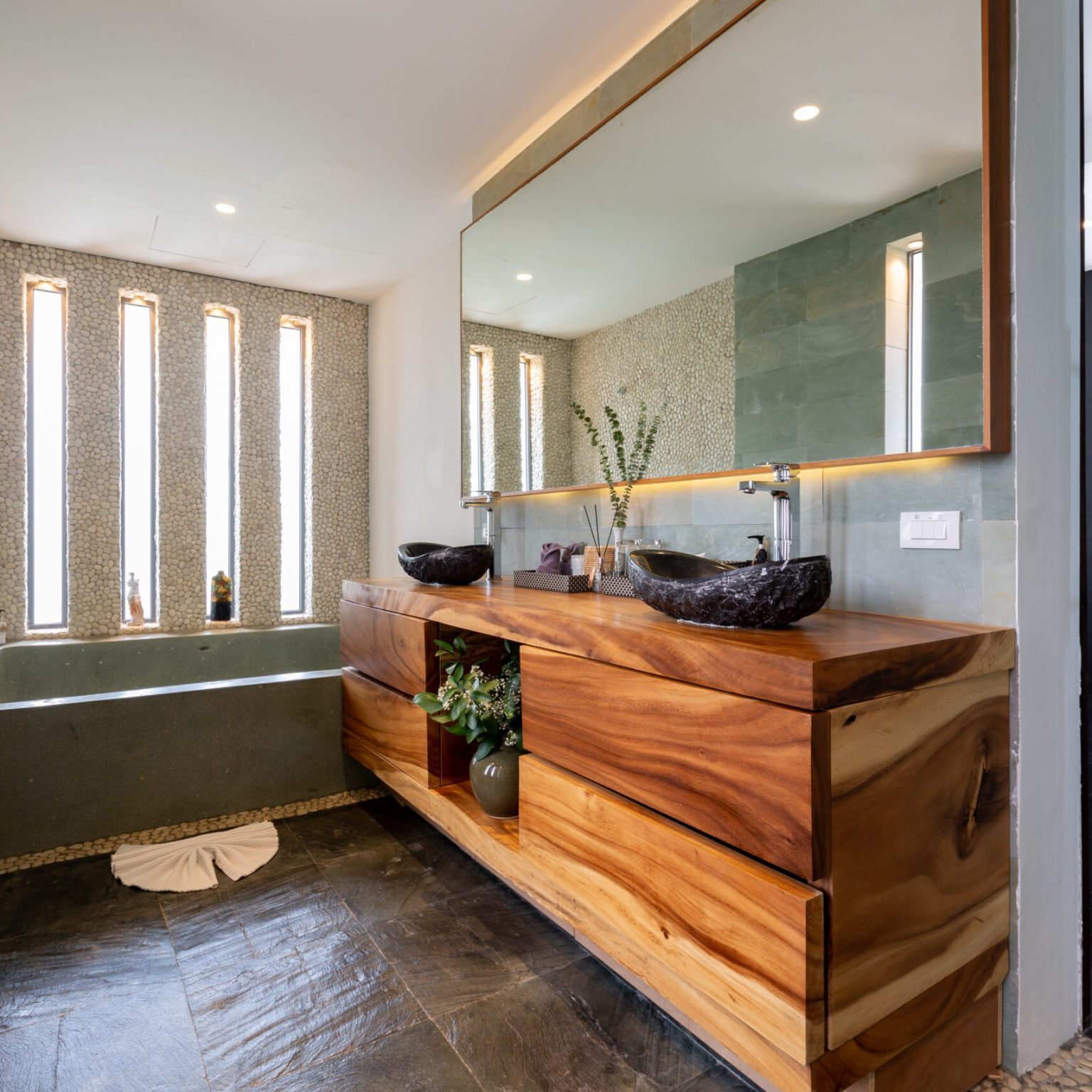 U_bathroom_2-1-scaled