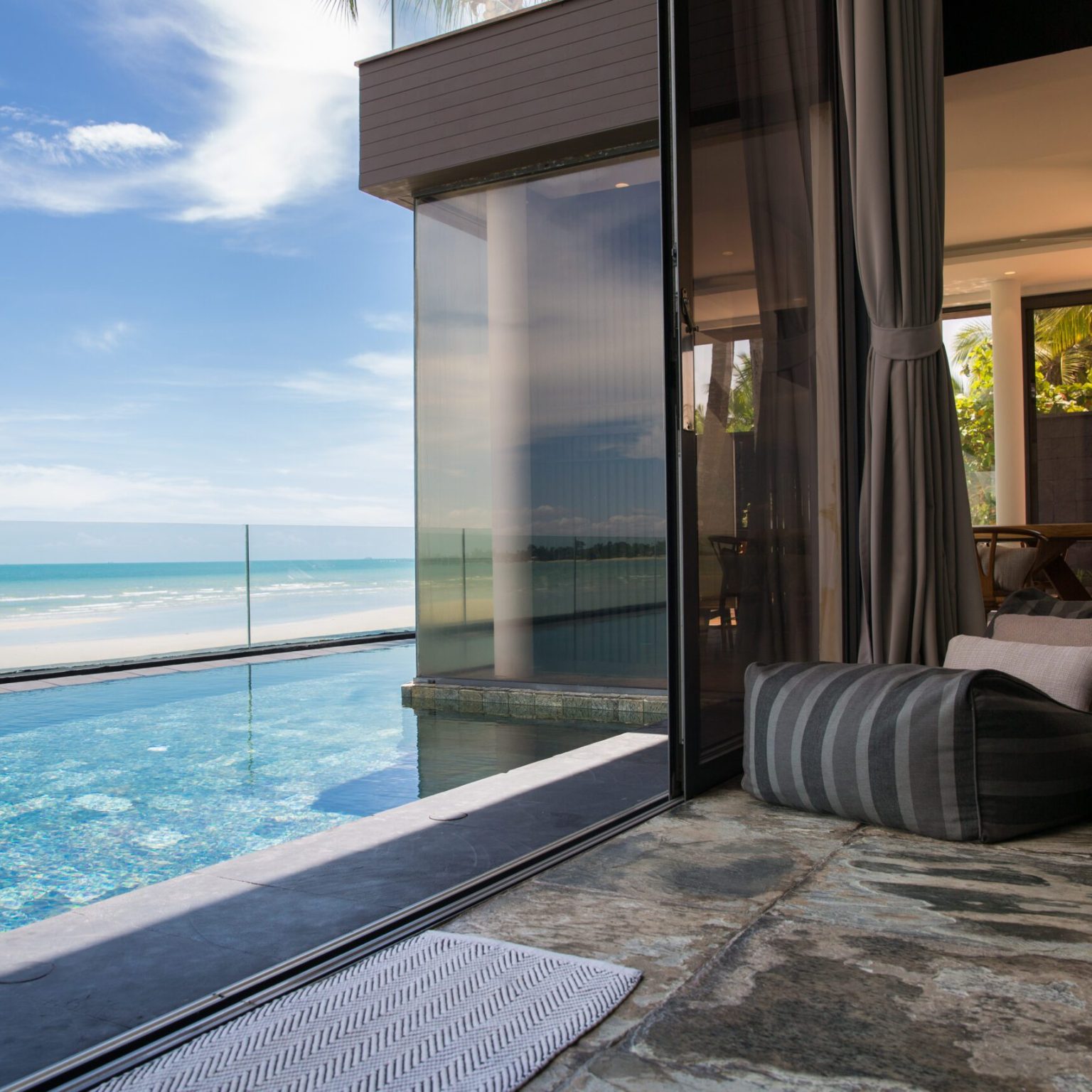 U_swimming_pool_living_room-10-scaled