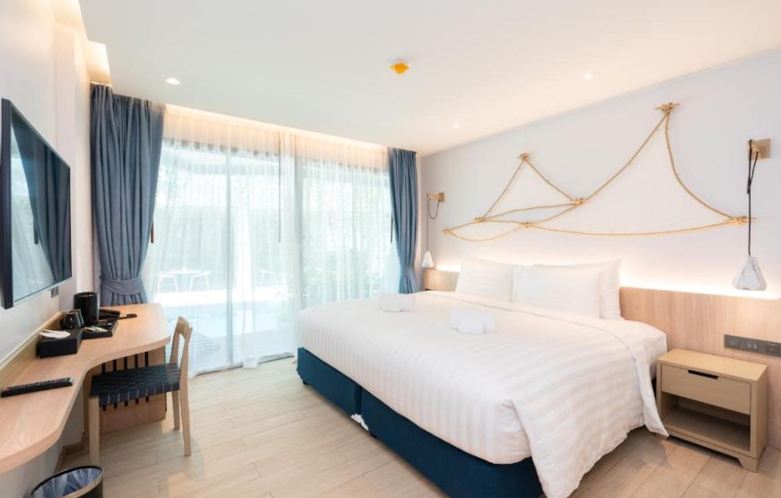 Deluxe Double Room Pool View