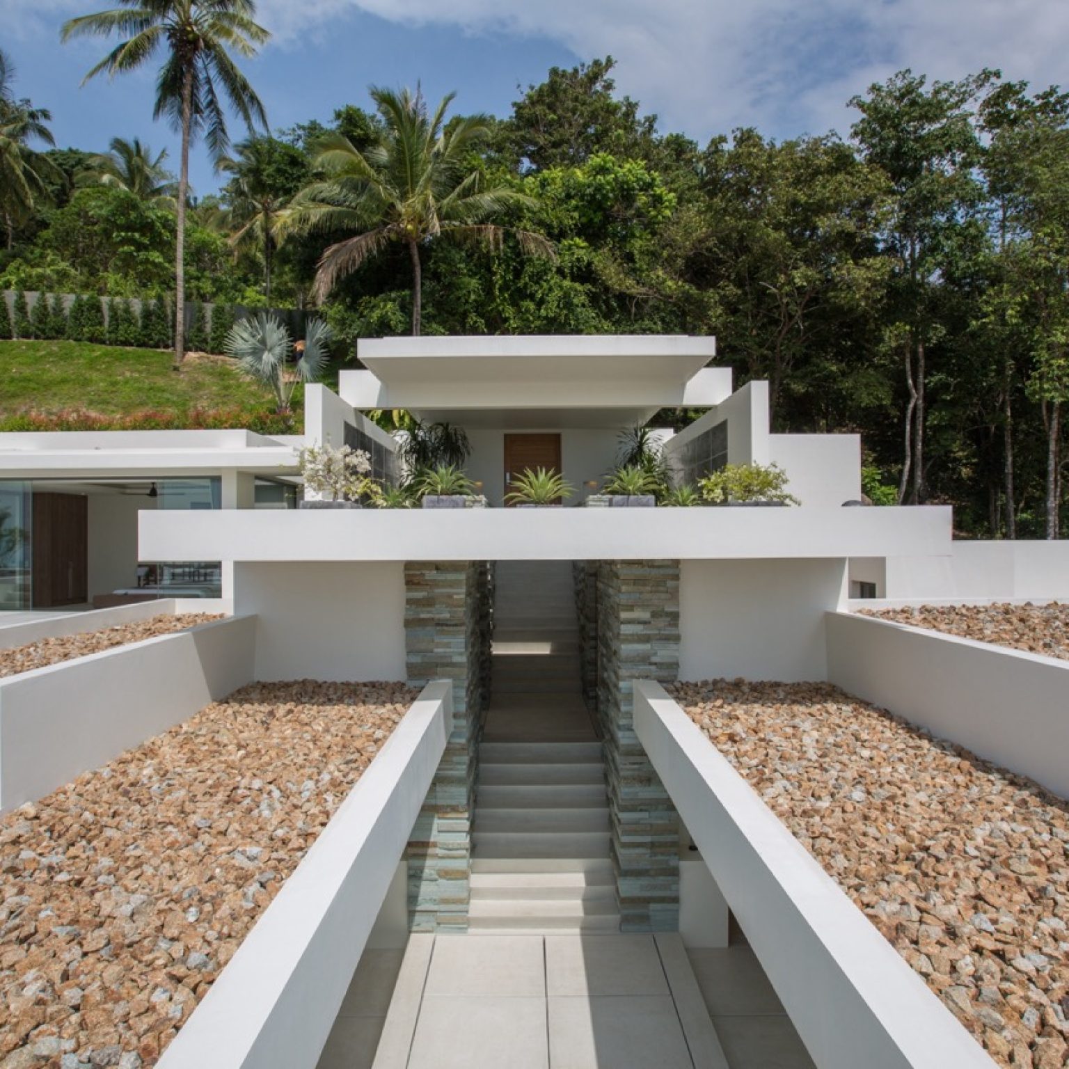 Entrance-001 – Grande