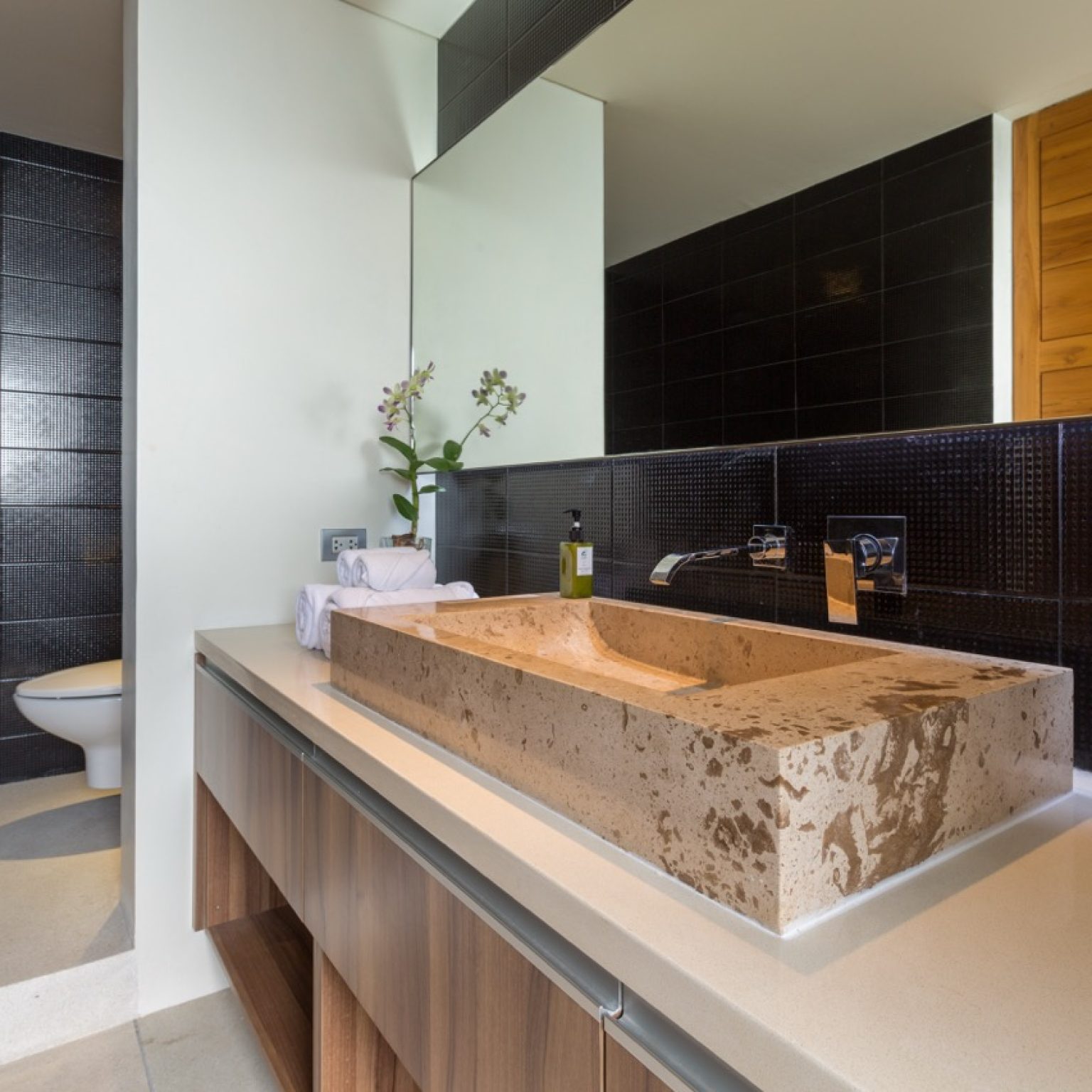 Lime V4-Bathroom-5-2 – Grande