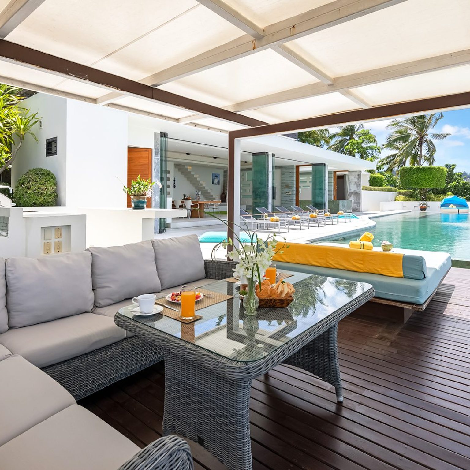 Living-Outdoor-3