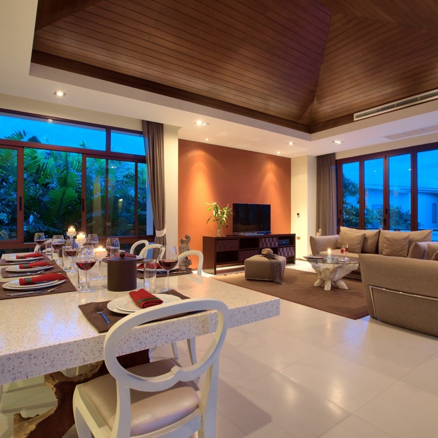 Six Hills – Dining Area (3) – Grande