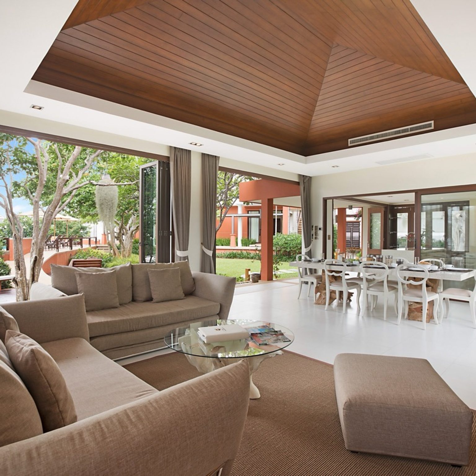 Six Hills – Living Room (1) – Grande