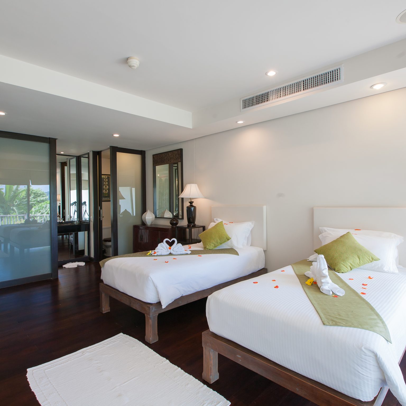 Villa Kata Malee – Elegant guest bedroom design