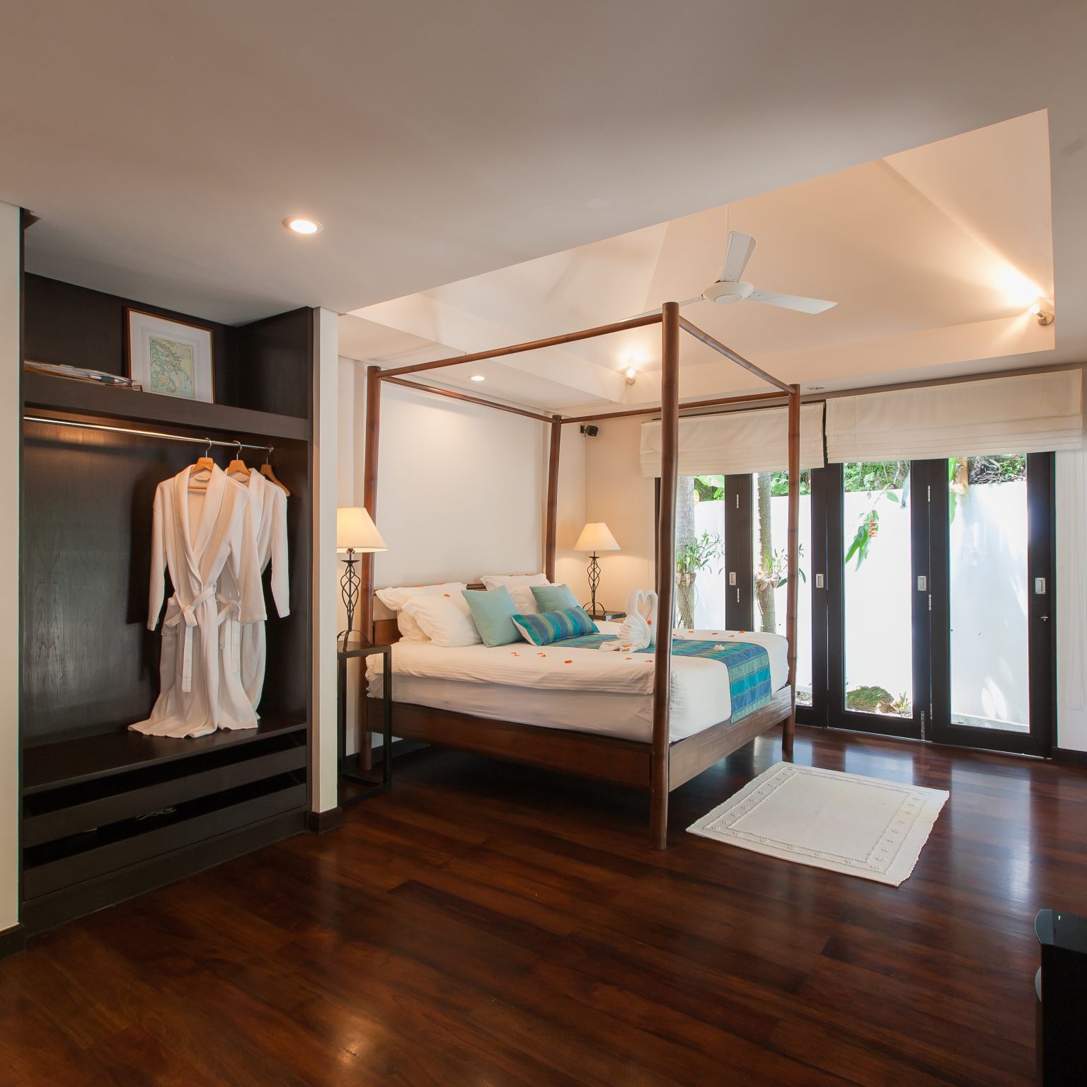Villa Kata Malee – Luxurious master bedroom design