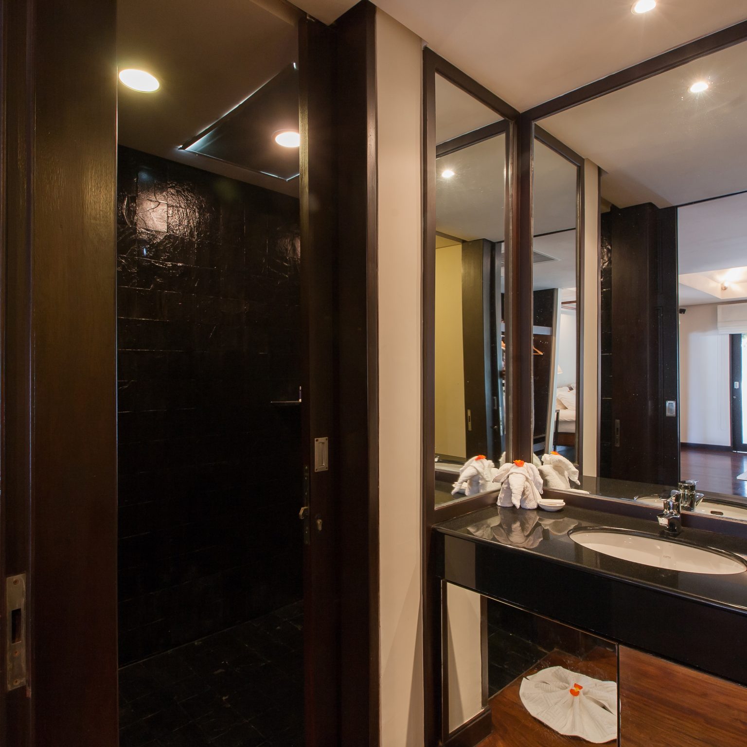 Villa Kata Malee – Master bedroom ensuite bathroom