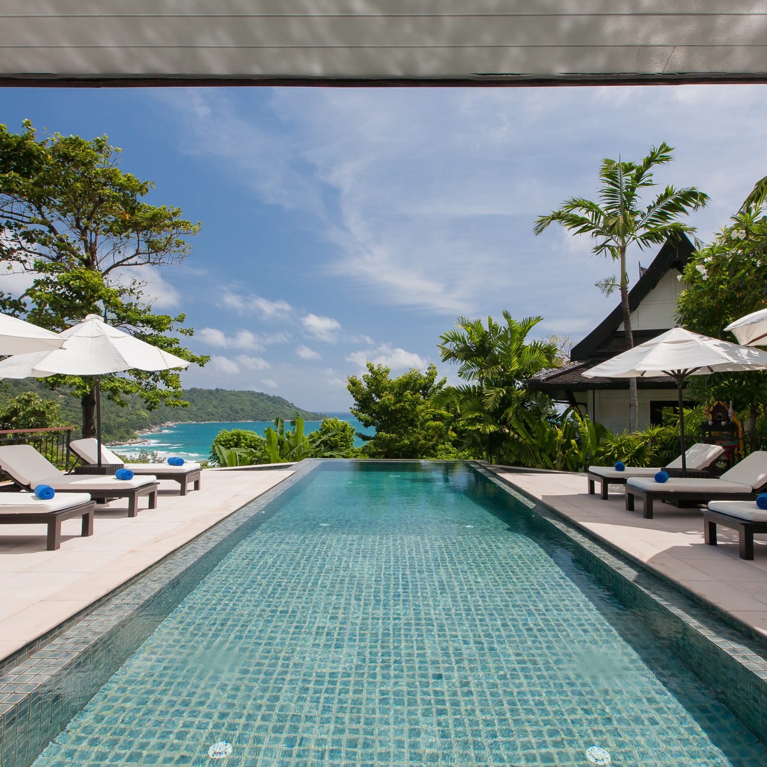 Villa Kata Malee – Swim under a clear blue sky