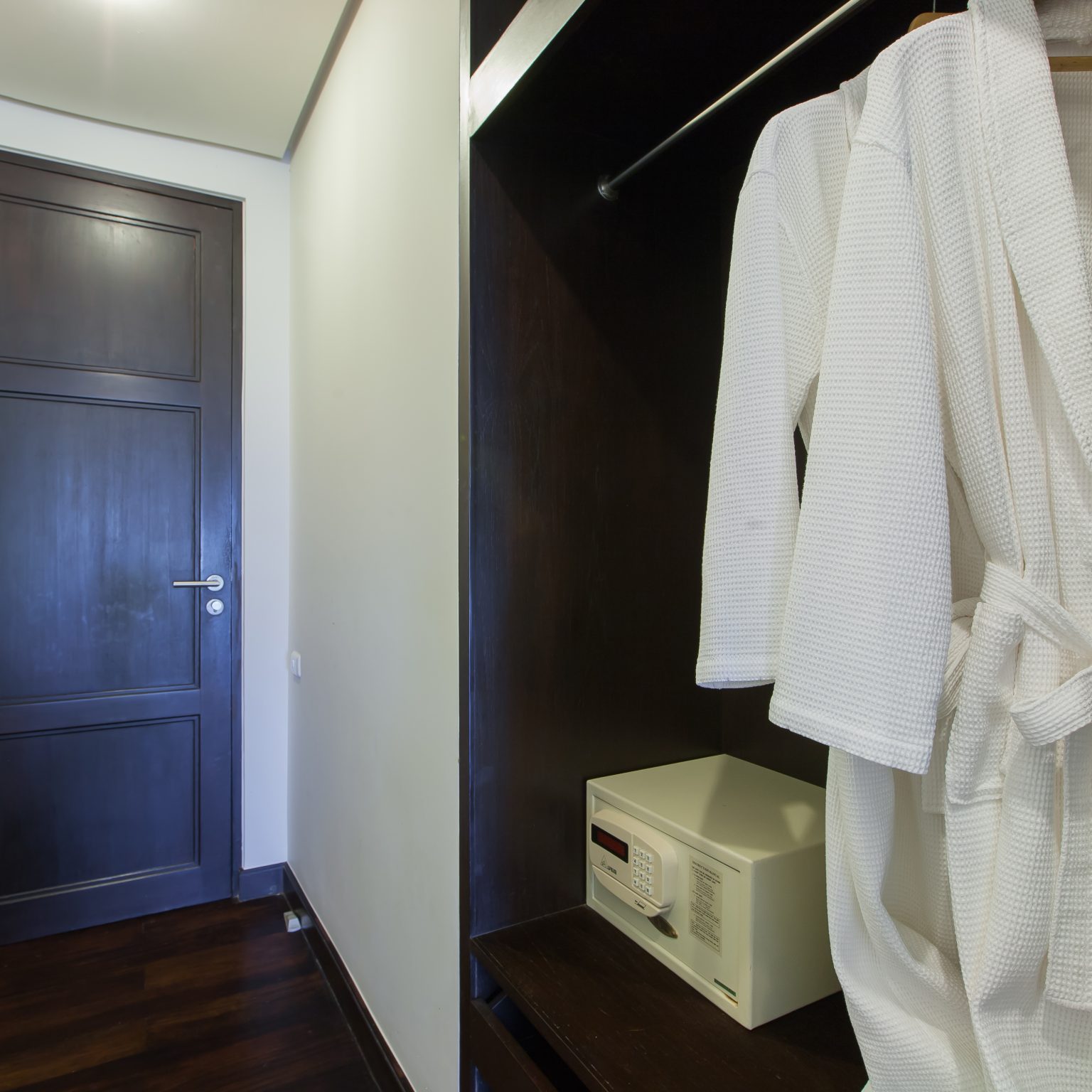 Villa Kata Malee – Wardrobe and safety box