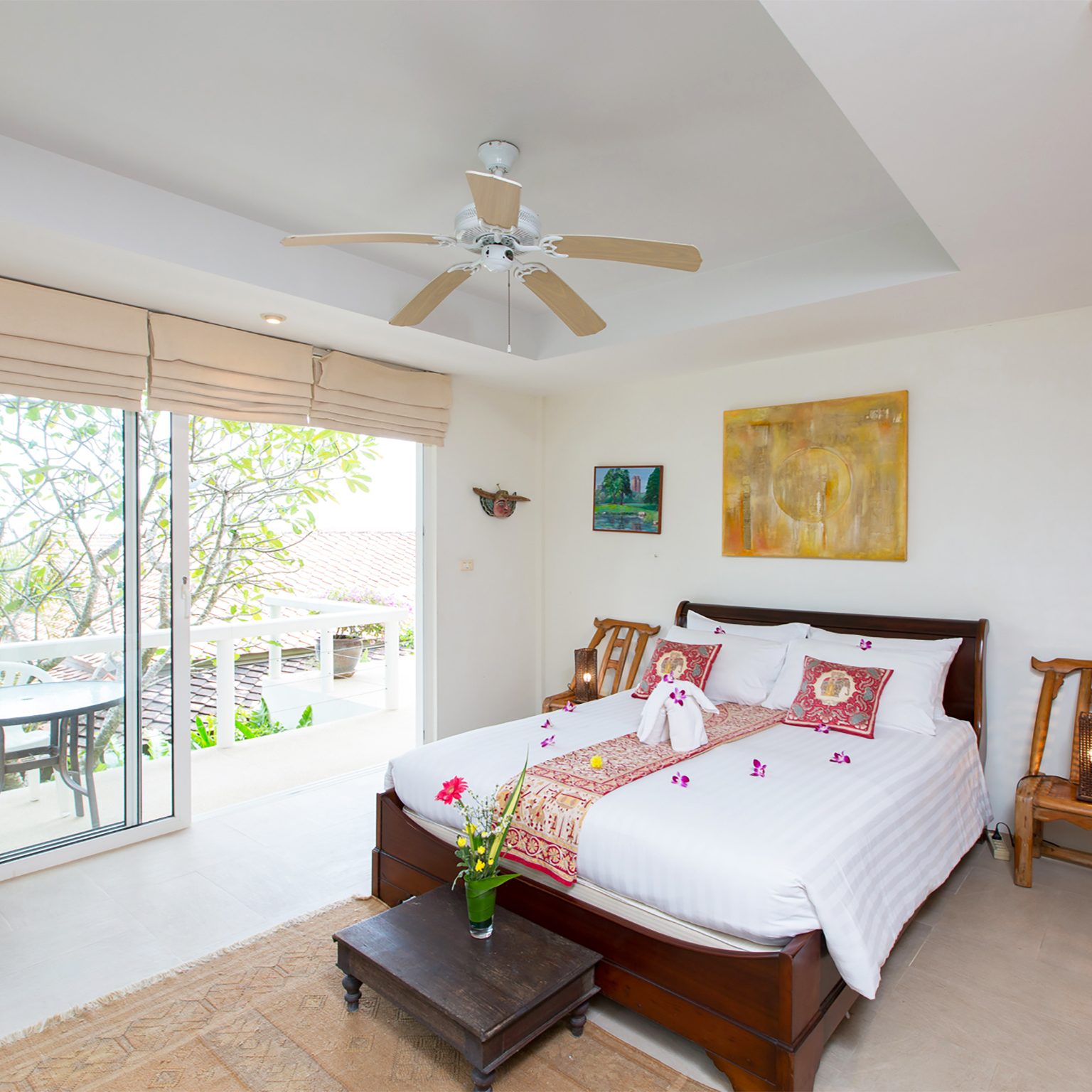 Villa Kata Moon – Guest bedroom with private balcony