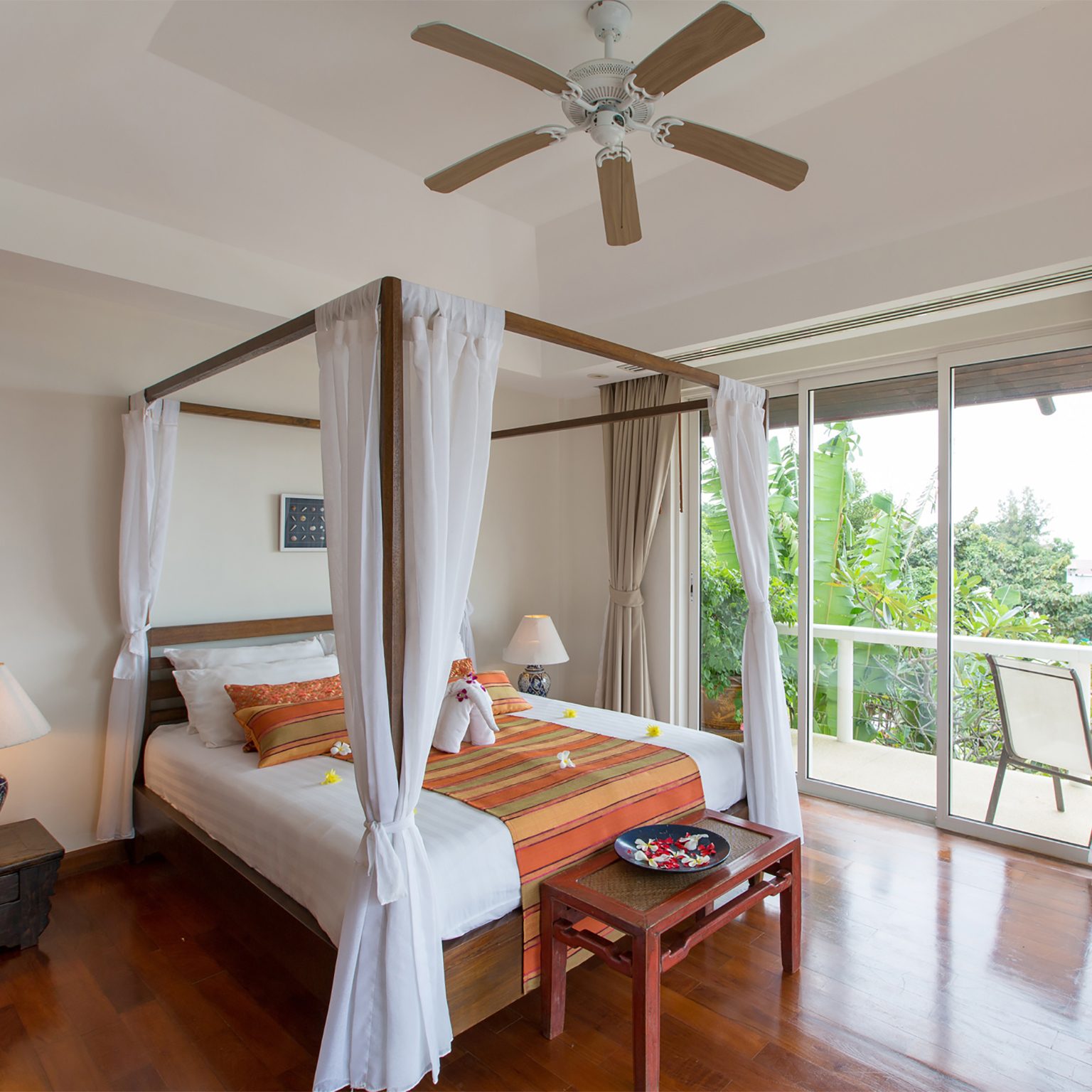 Villa Kata Moon – Master bedroom design