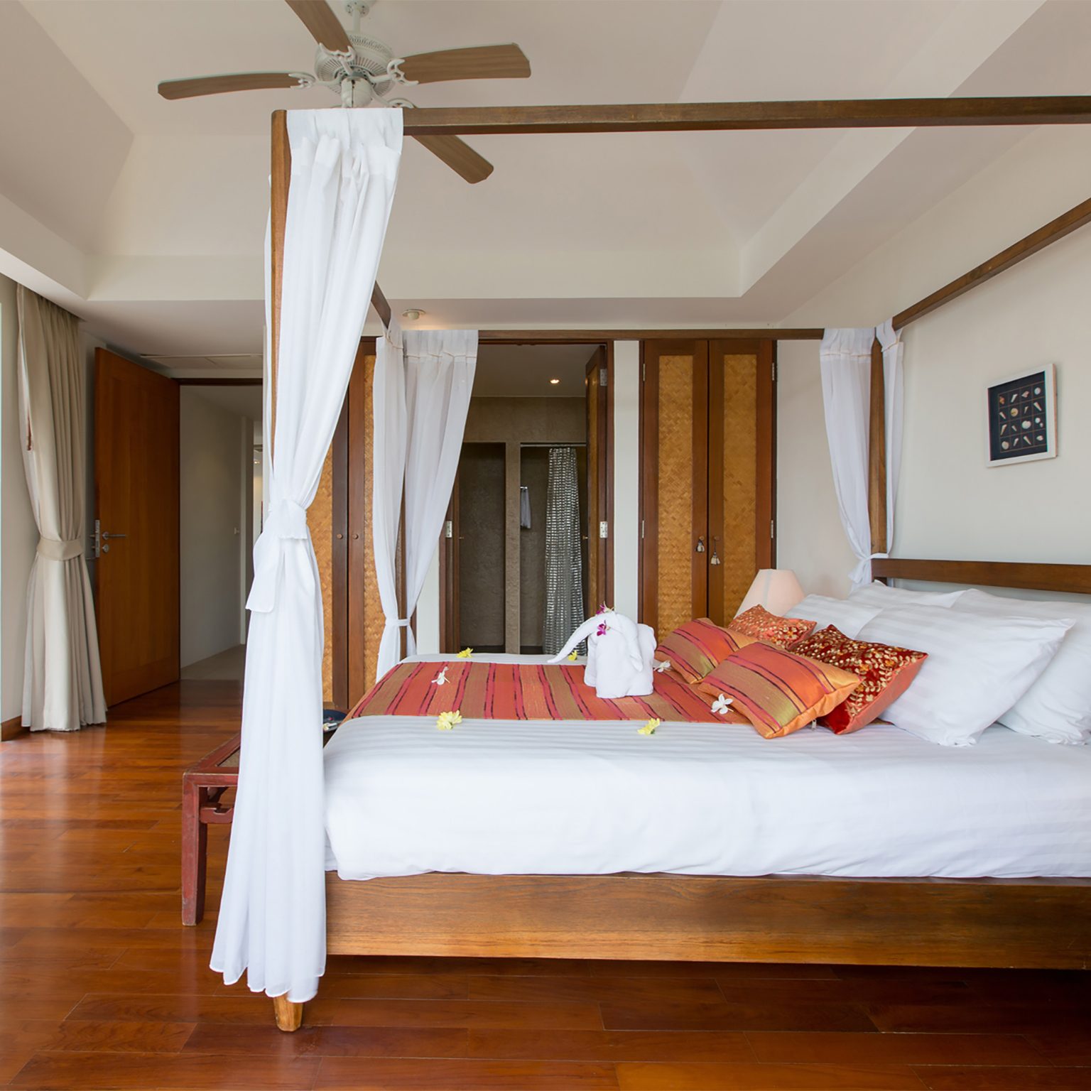 Villa Kata Moon – Sumptuous master bedroom
