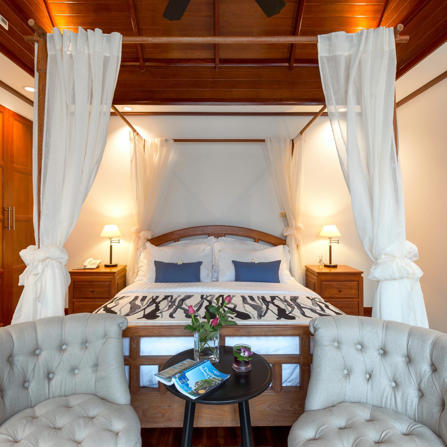 Villa Makata 1 – Luxurious master bedroom design