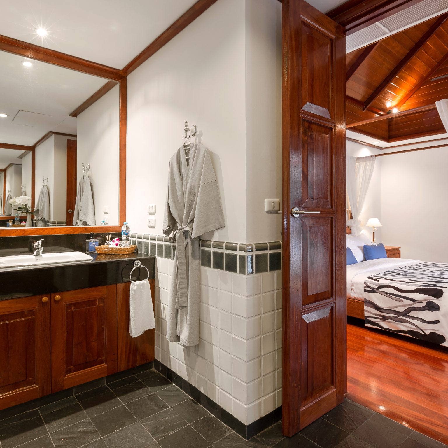 Villa Makata 1 – Master bedroom ensuite bathroom design
