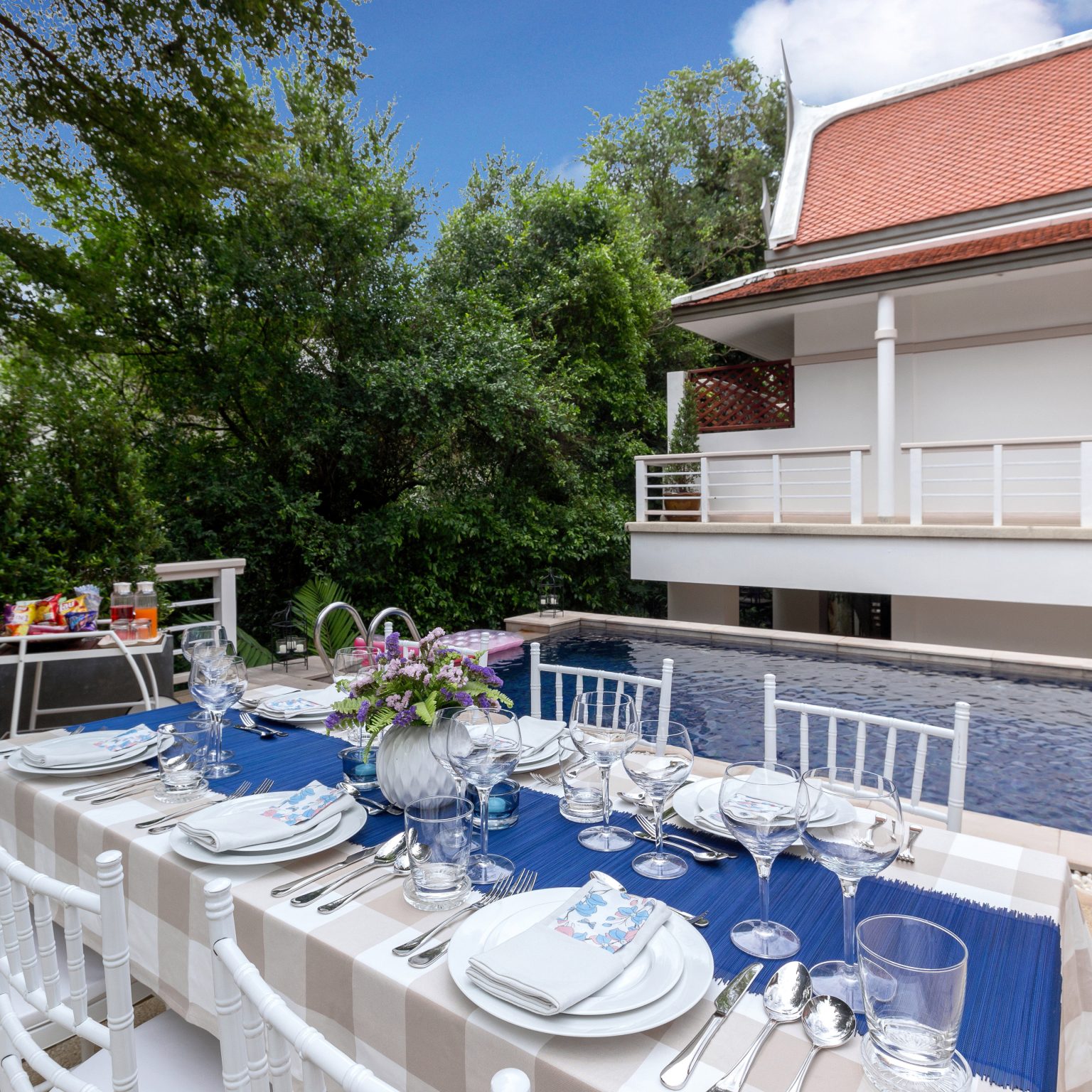 Villa Makata 1 – Outdoor dining experience