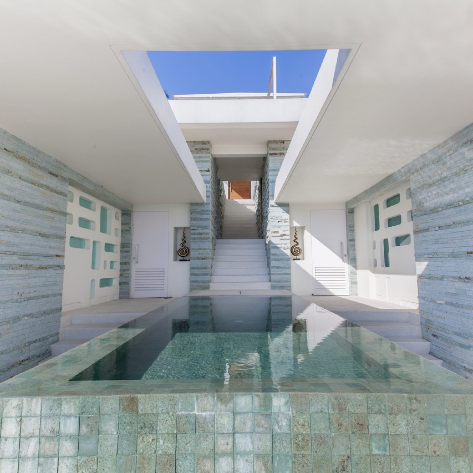 Villa Splash -Entrance-001 – Grande