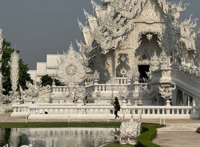 Chiang Rai Temples, Karen Long Neck Tribe & Hot Springs – Full-Day Tour