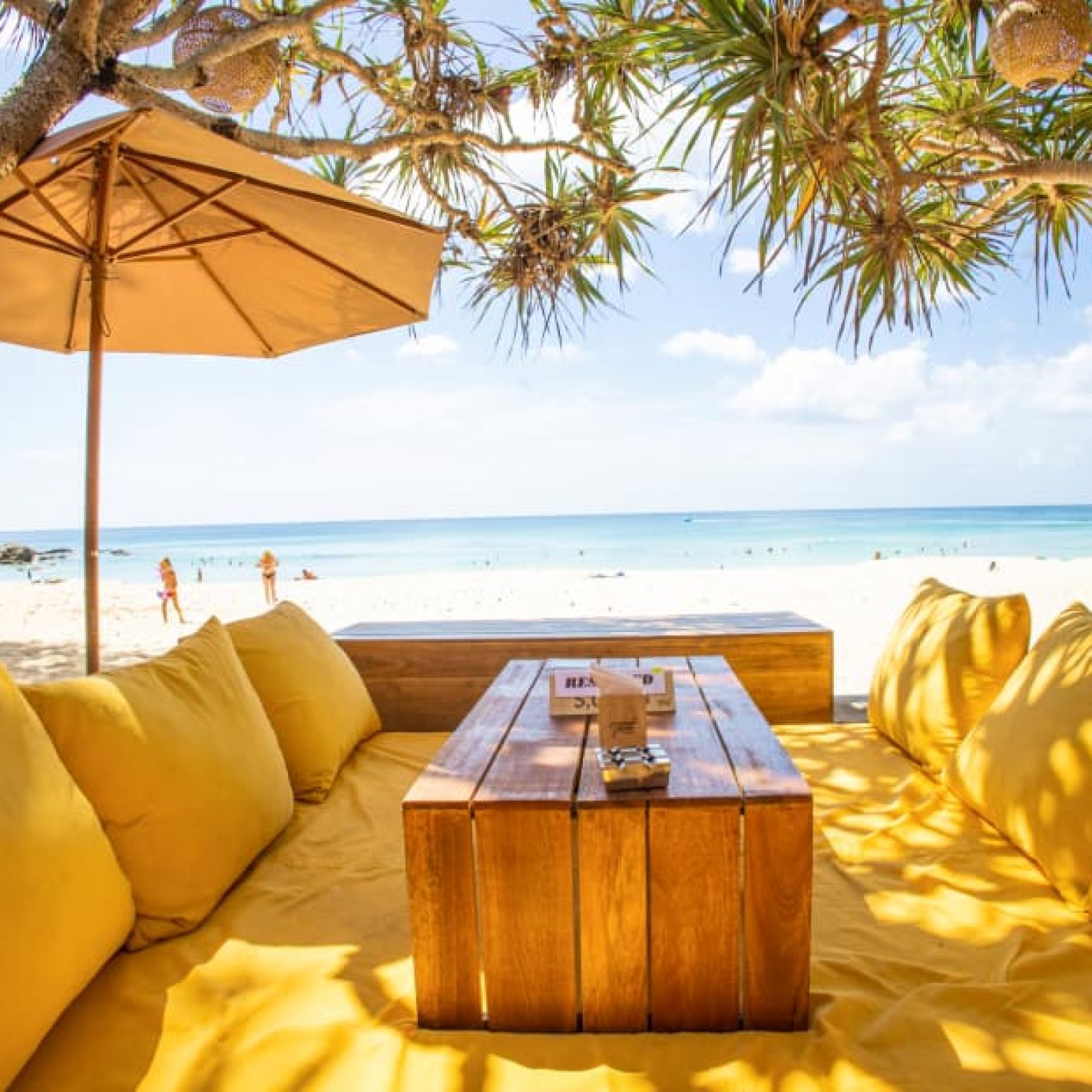 pool-beach-club-karon-2