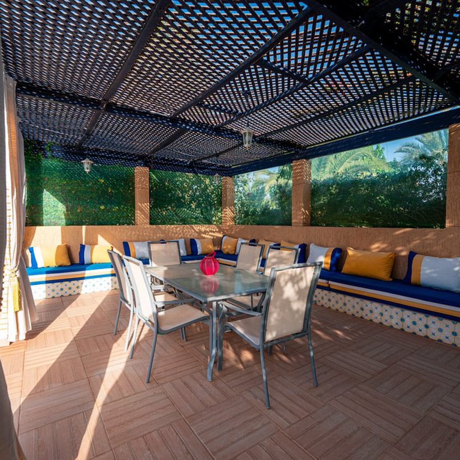 pool-house