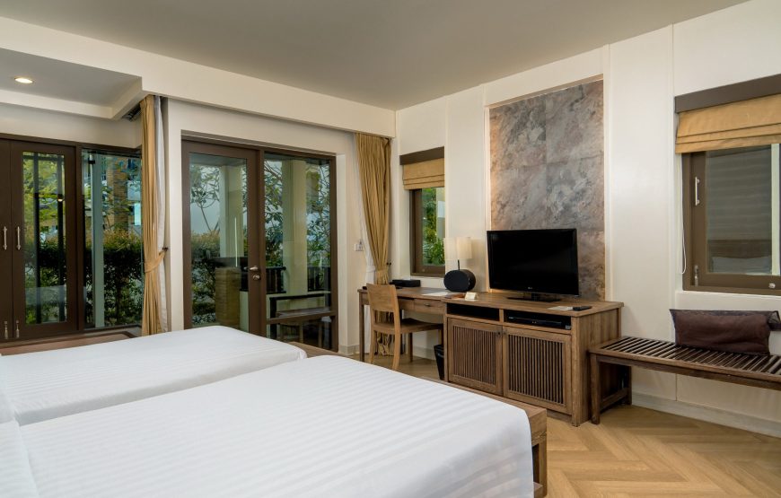 Deluxe Elegant Room