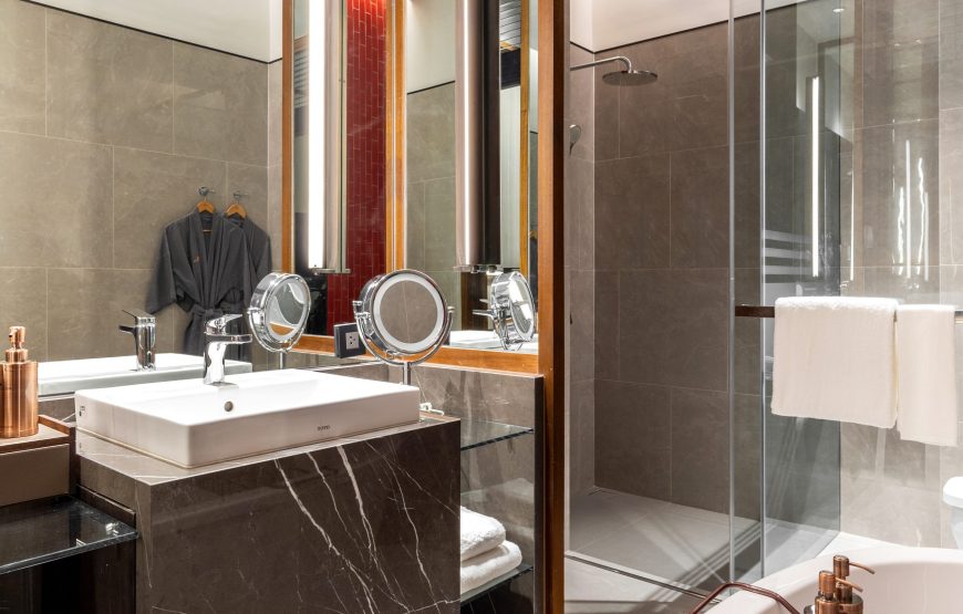 Deluxe Pool Access Room