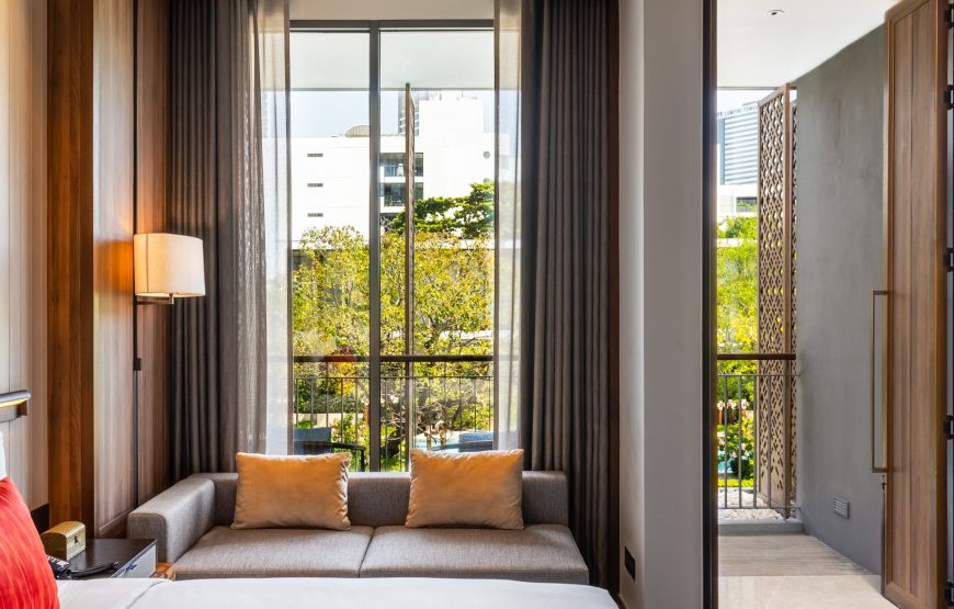Deluxe Pool View Room