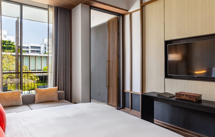 Deluxe Pool View Room