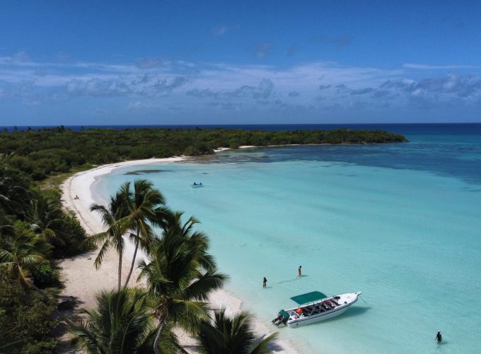 Saona VIP Speedboat Tour from Punta Cana & Bayahibe