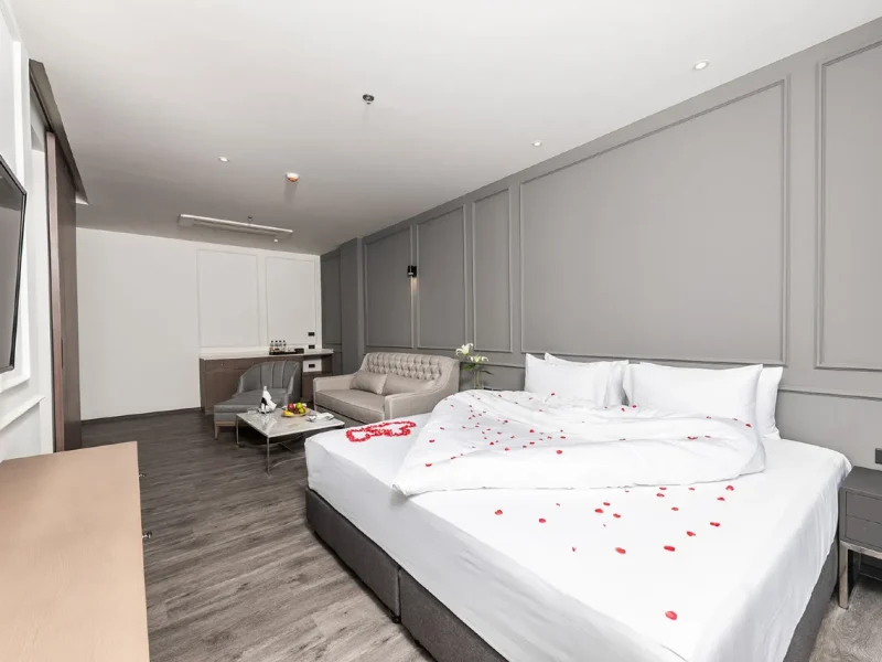 Honeymoon Suite