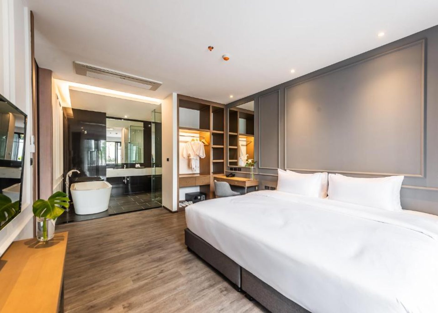 One Patio Hotel