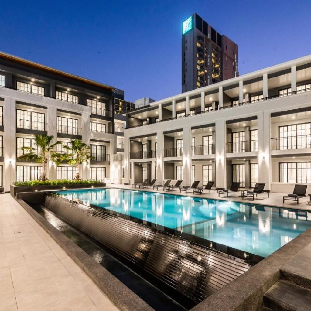 One Patio Hotel