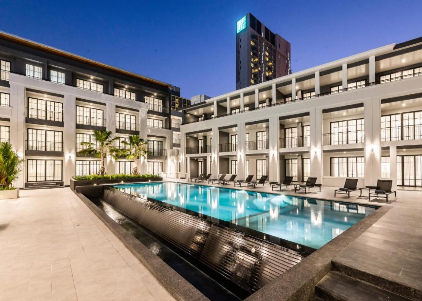 One Patio Hotel